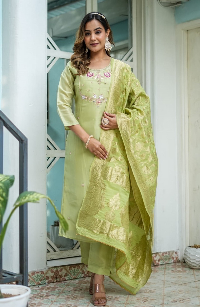 Delightful Women Suit Set