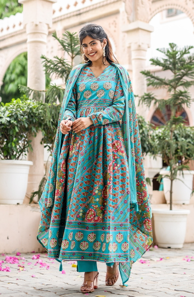 Nice Looking  Anarkali Set For Women