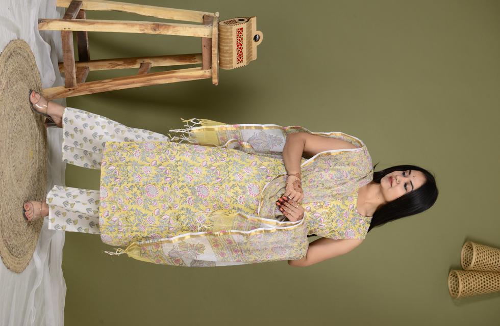 Beautiful Floral Printed 3Pc Suit Set With Jacket In Off White Color