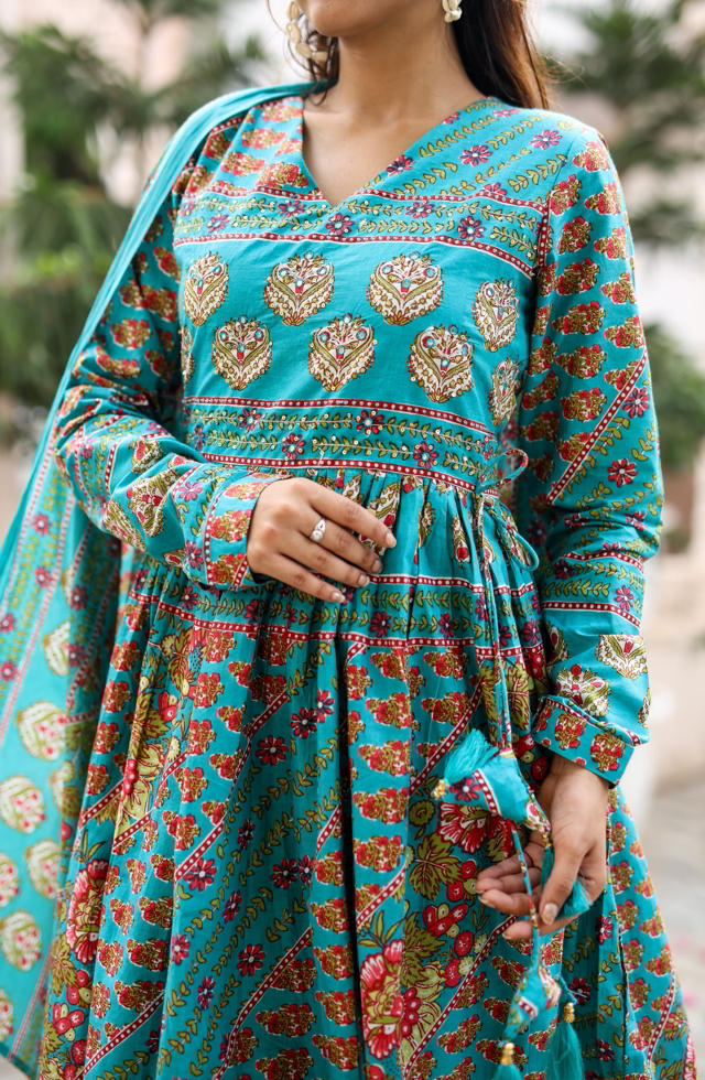 Nice Looking  Anarkali Set For Women