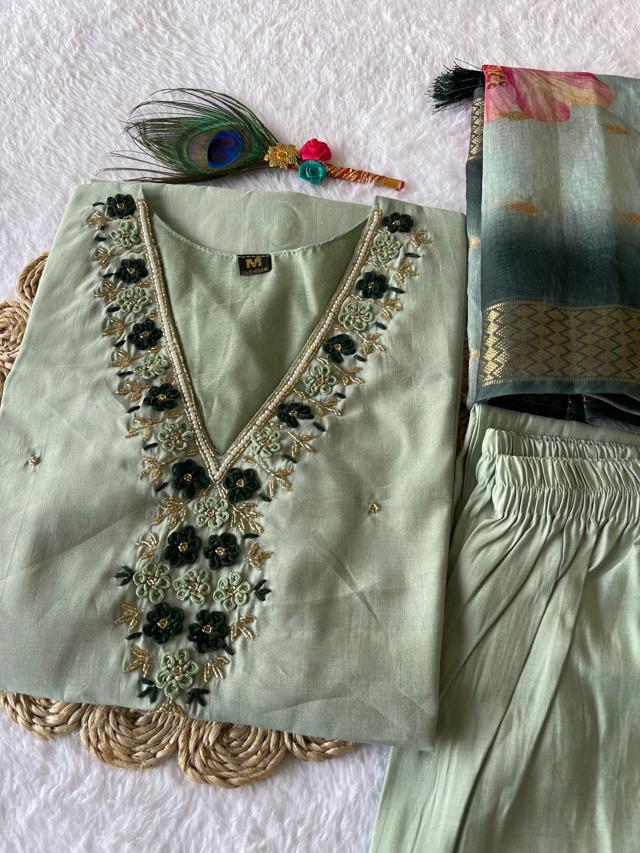 Delightful Women Suit Set