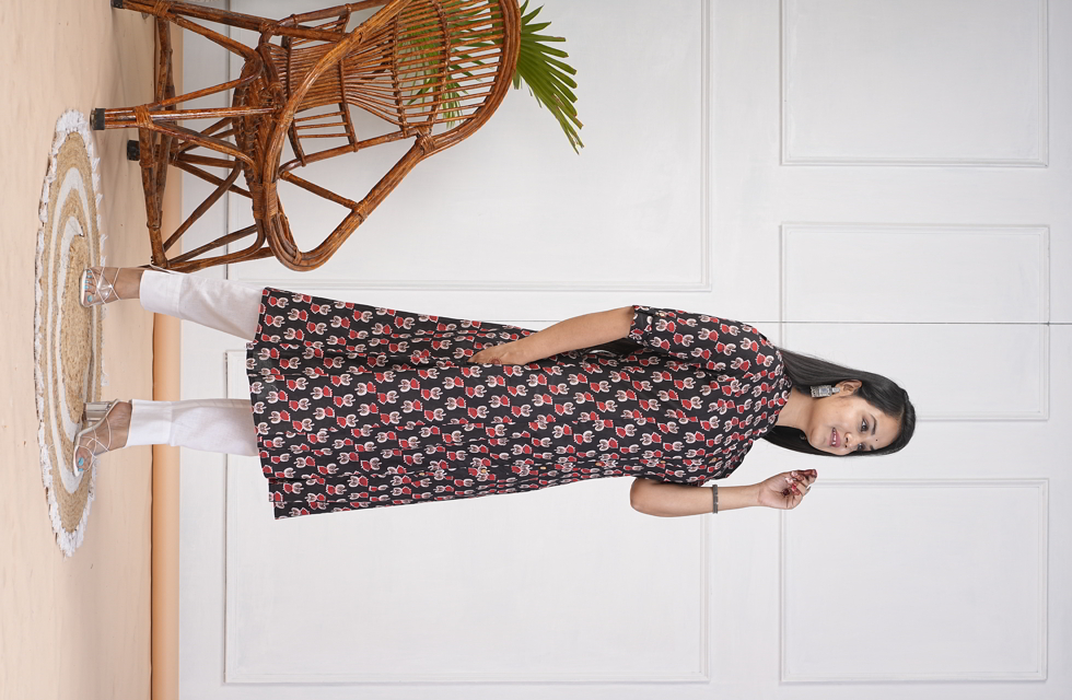 Delightful A-Line Kurti in Black