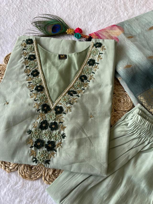 Delightful Women Suit Set